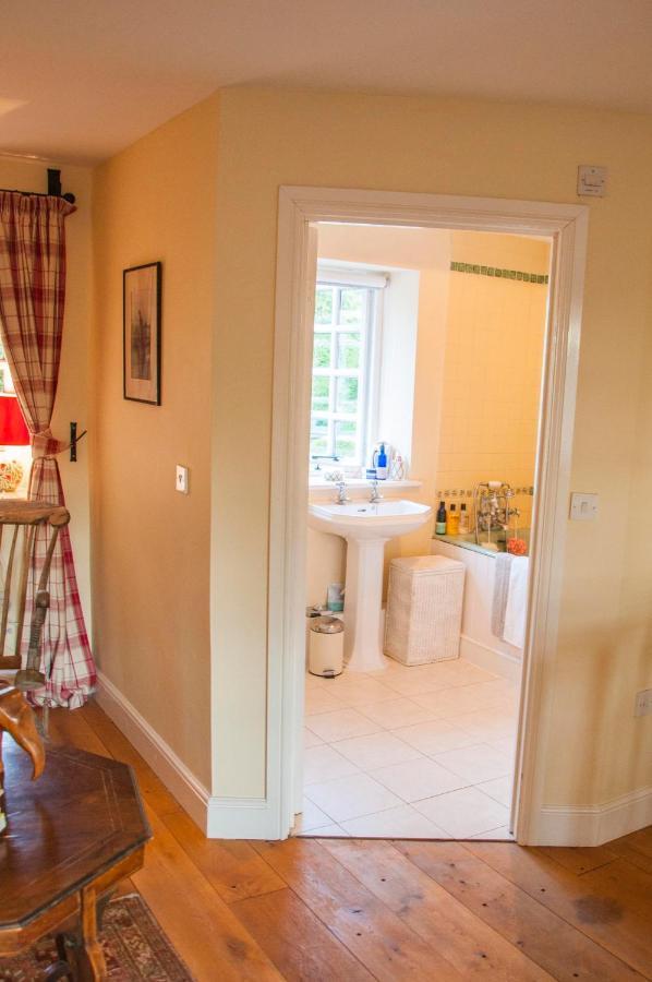 Milton Farm Bed & Breakfast East Knoyle Exterior photo