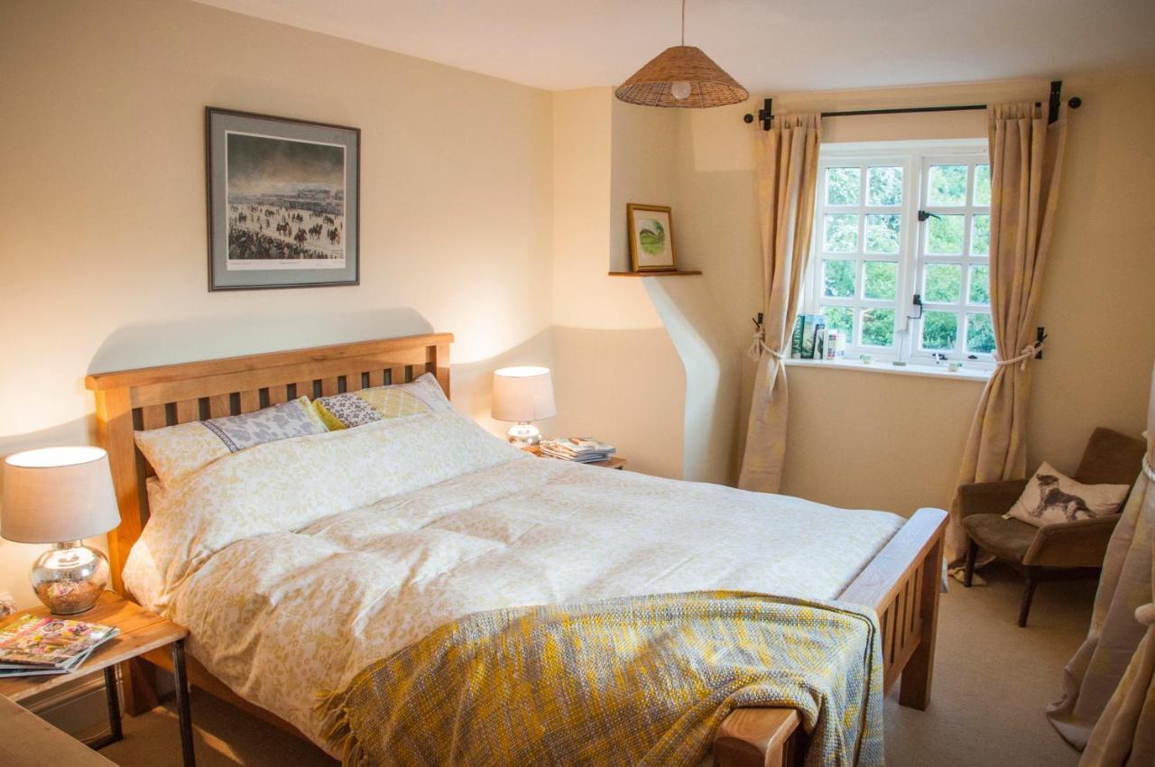 Milton Farm Bed & Breakfast East Knoyle Exterior photo